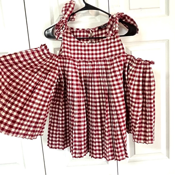 DOE & RAE Red and White Gingham Checked Cold Shoulder Butterfly Sleeve Blouse - Picture 7 of 17